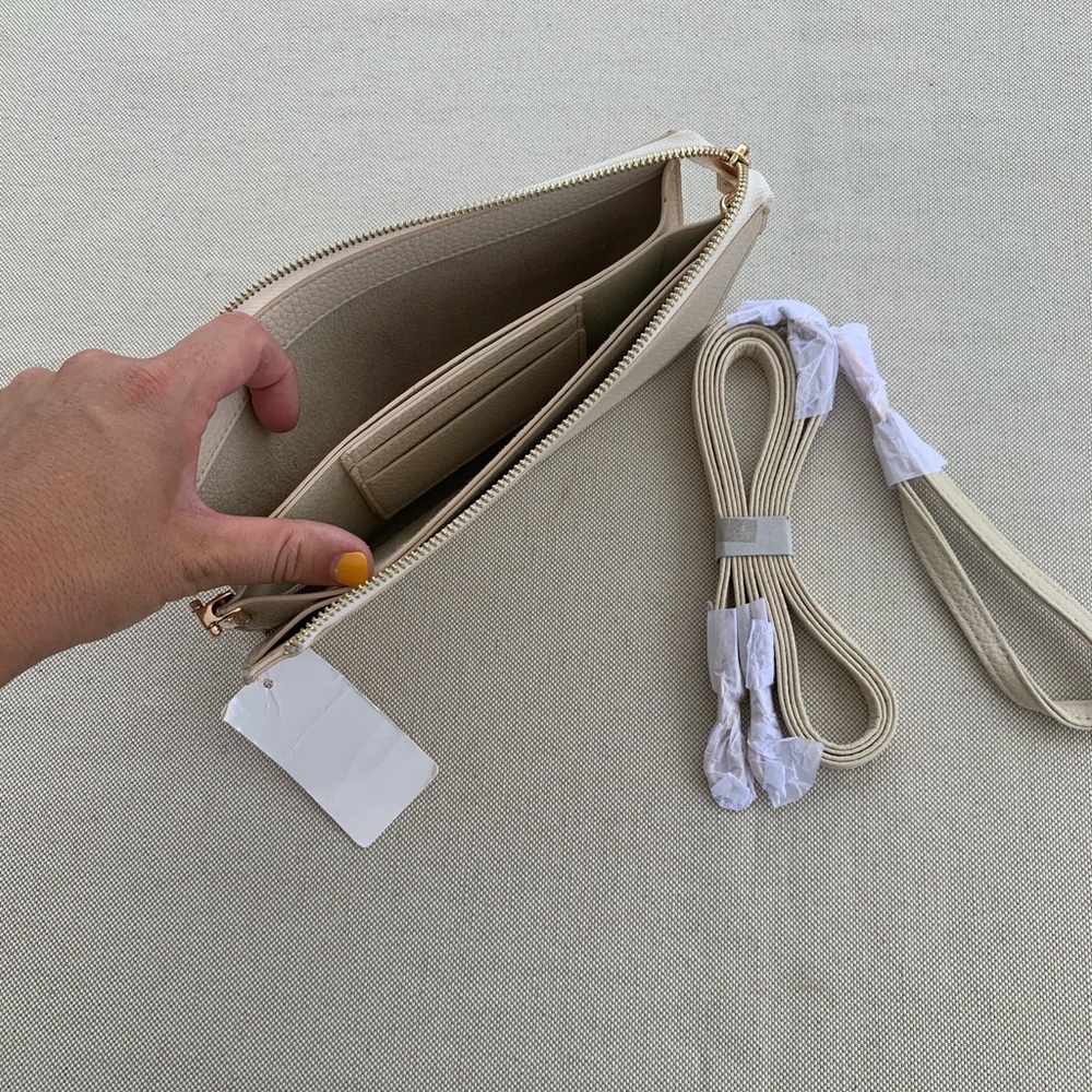 Wristlet crossbody clutch